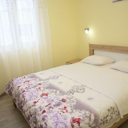 Apartments Mira Tivat Eksteriør billede
