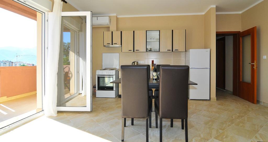 Apartments Mira Tivat Eksteriør billede