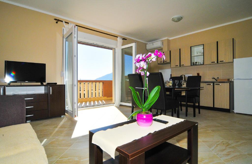 Apartments Mira Tivat Eksteriør billede