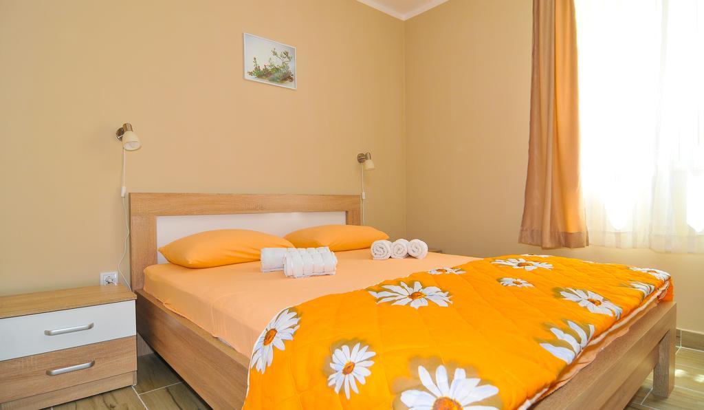 Apartments Mira Tivat Eksteriør billede