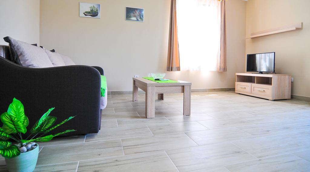 Apartments Mira Tivat Eksteriør billede