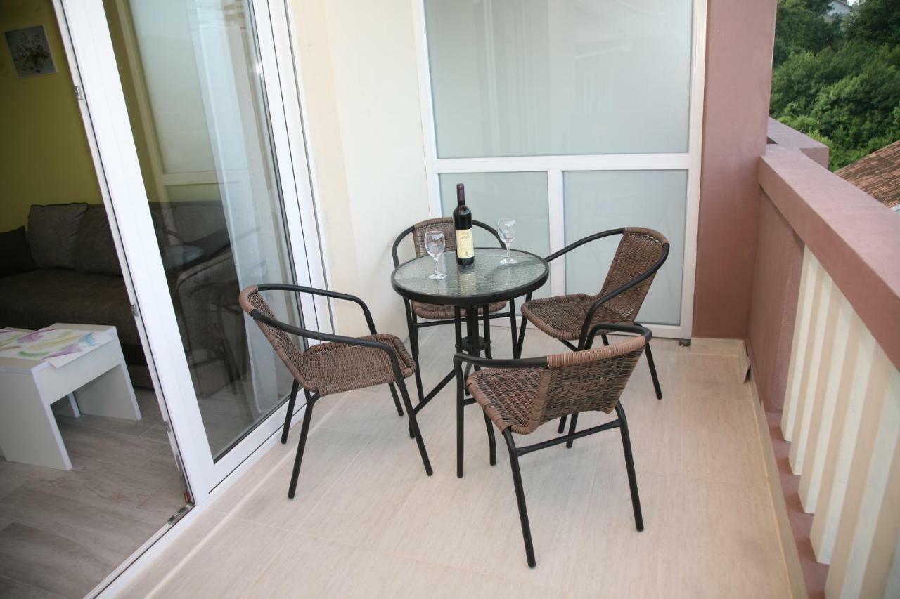 Apartments Mira Tivat Eksteriør billede