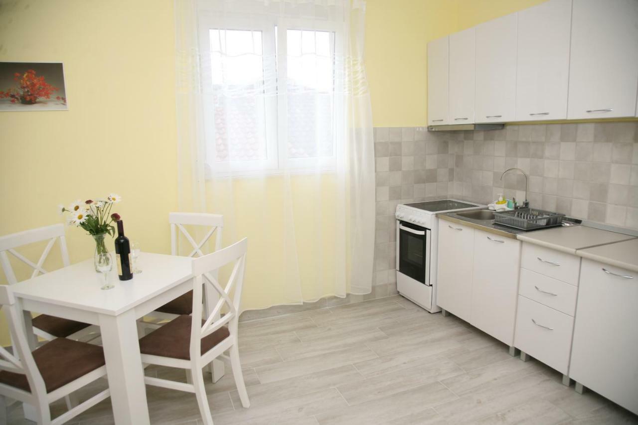 Apartments Mira Tivat Eksteriør billede